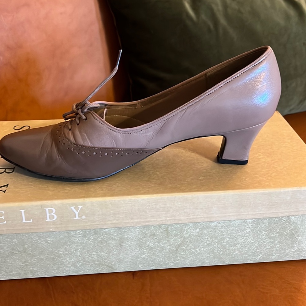 Vintage leather Selby spectator pumps